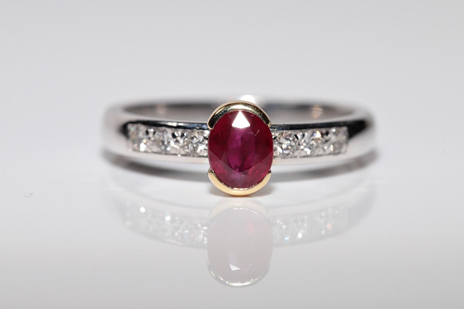 Anillo Vintage Circa 1980s Oro 18k Diamante Natural Corte Oval Rubí Decorado en venta 2