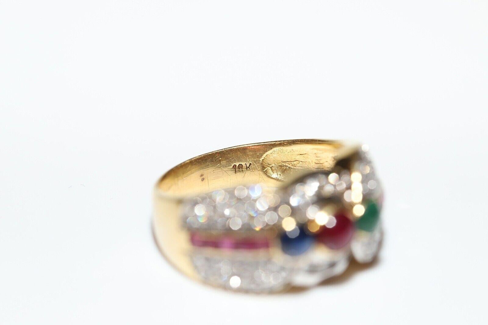 Vintage Circa 1980s 18k Gold Natural Diamond Sapphire Emerald And Ruby Ring  For Sale 4