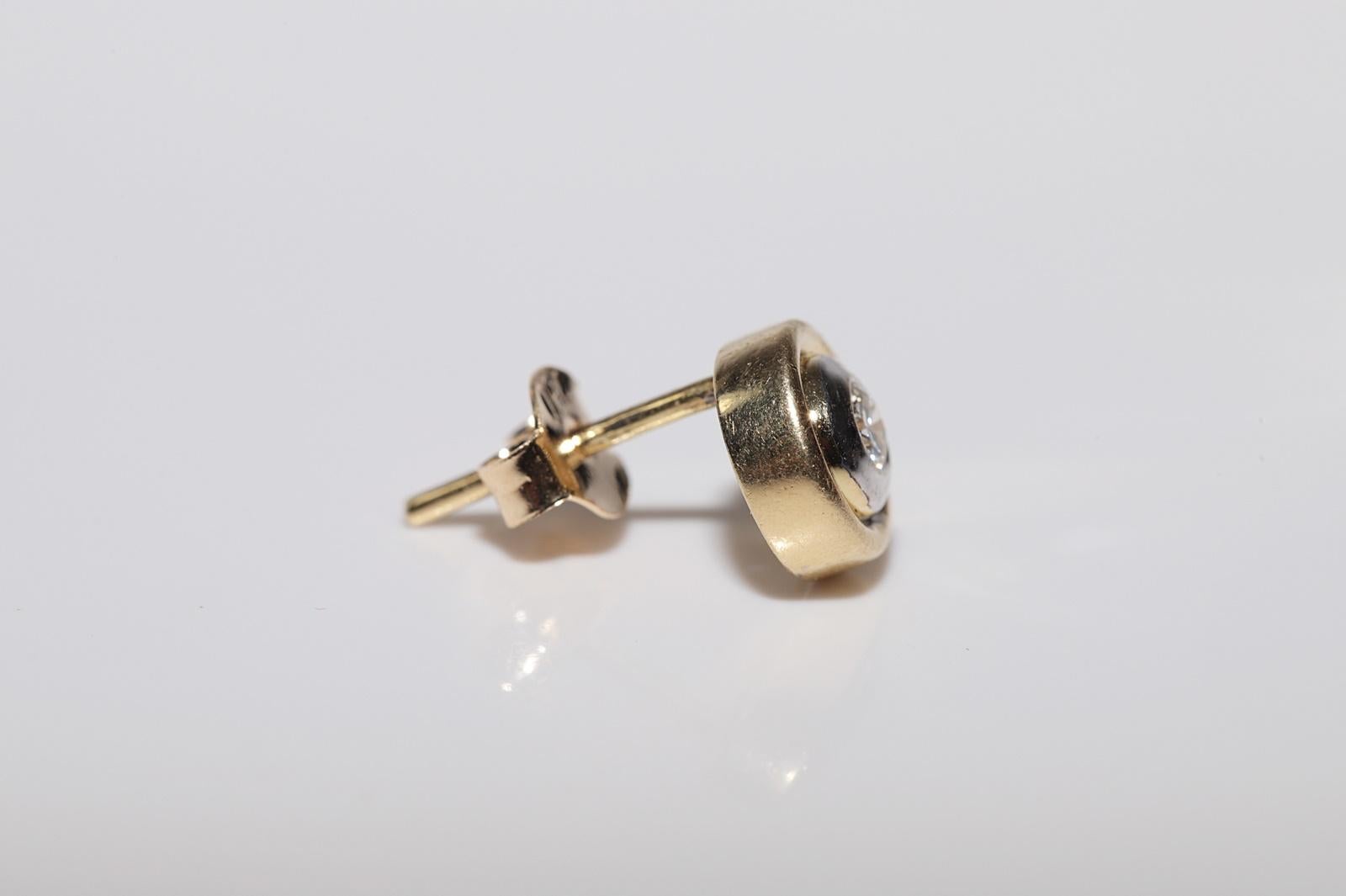 Vintage Circa 1980s 18k Gold Natural Diamond Solitaire Earring For Sale 1