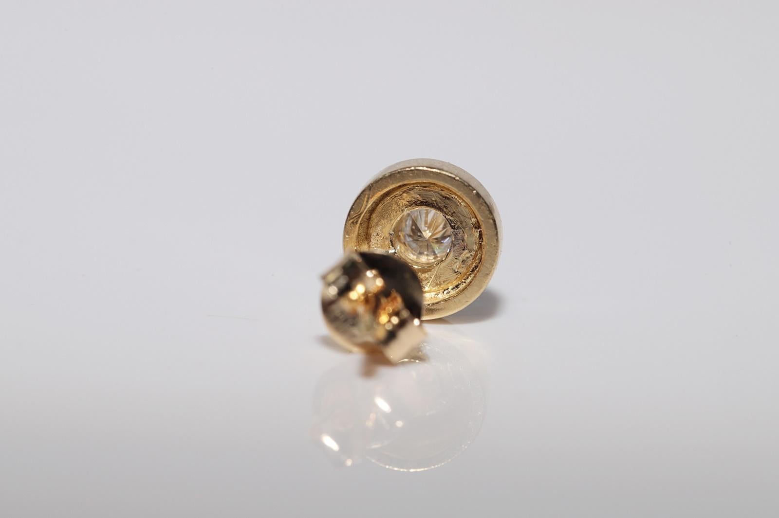 Vintage Circa 1980s 18k Gold Natural Diamond Solitaire Earring For Sale 2