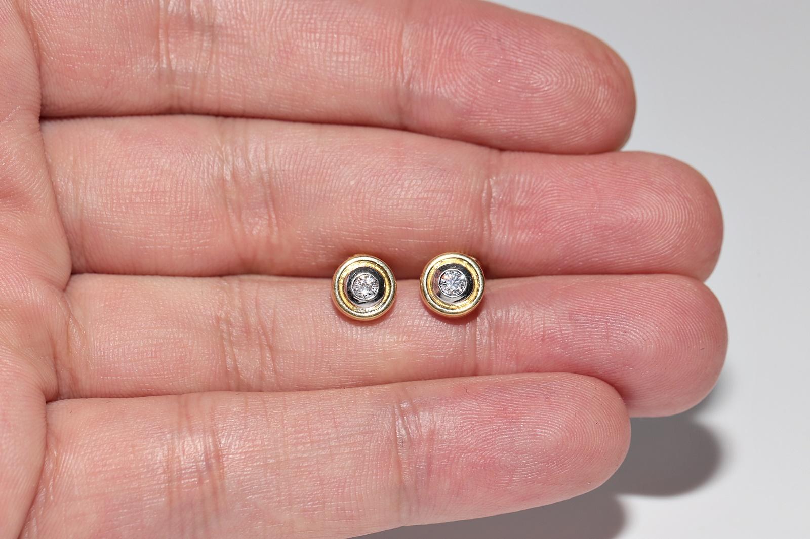 Vintage Circa 1980s 18k Gold Natural Diamond Solitaire Earring For Sale 3