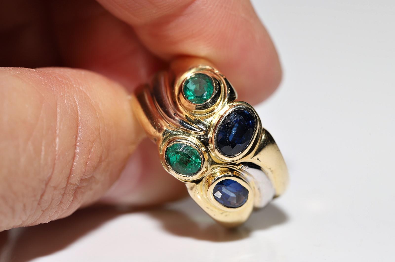 Vintage Circa 1980s 18k Gold Natural Emerald And Sapphire Decorated Ring For Sale 8