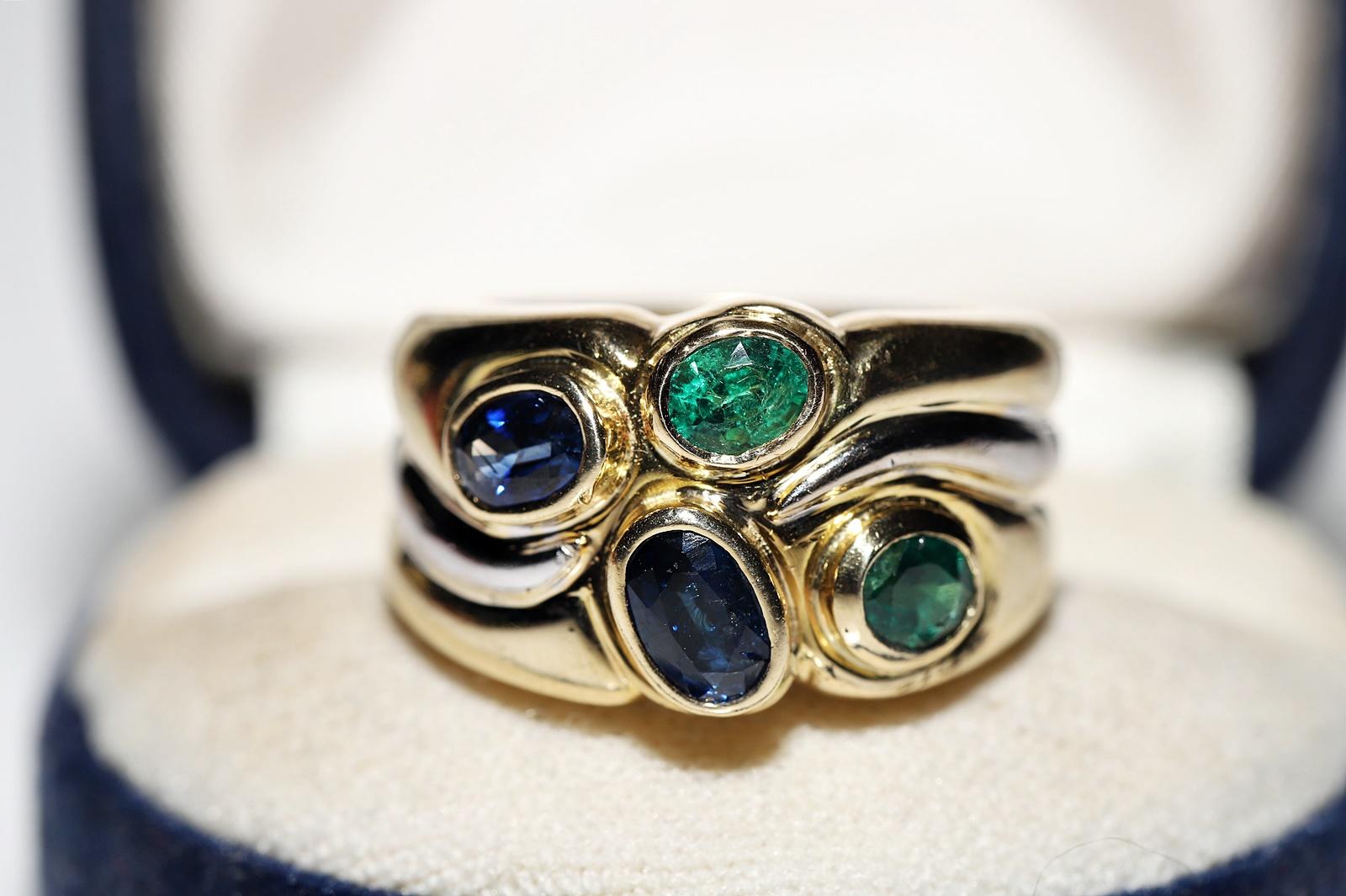 Vintage Circa 1980s 18k Gold Natural Emerald And Sapphire Decorated Ring In Good Condition For Sale In Fatih/İstanbul, 34