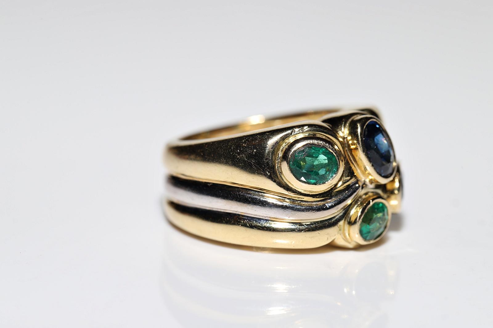 Vintage Circa 1980s 18k Gold Natural Emerald And Sapphire Decorated Ring For Sale 3