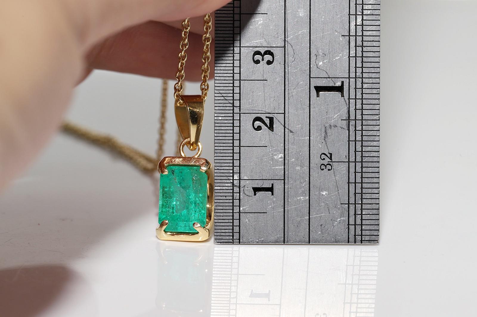 Vintage Circa 1980s 18k Gold Natural Emerald Solitaire Pendant Necklace For Sale 5