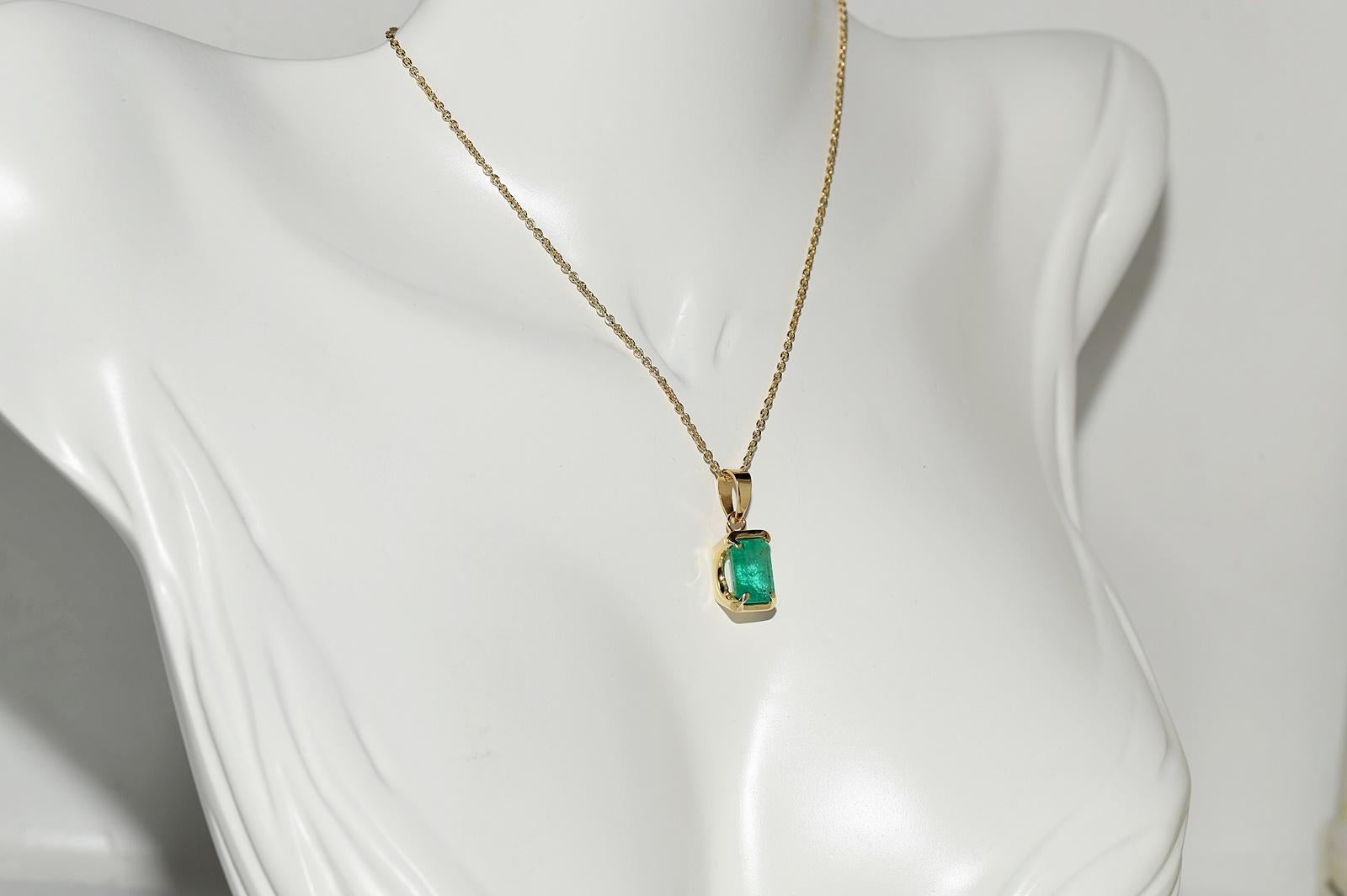 Square Cut Vintage Circa 1980s 18k Gold Natural Emerald Solitaire Pendant Necklace For Sale