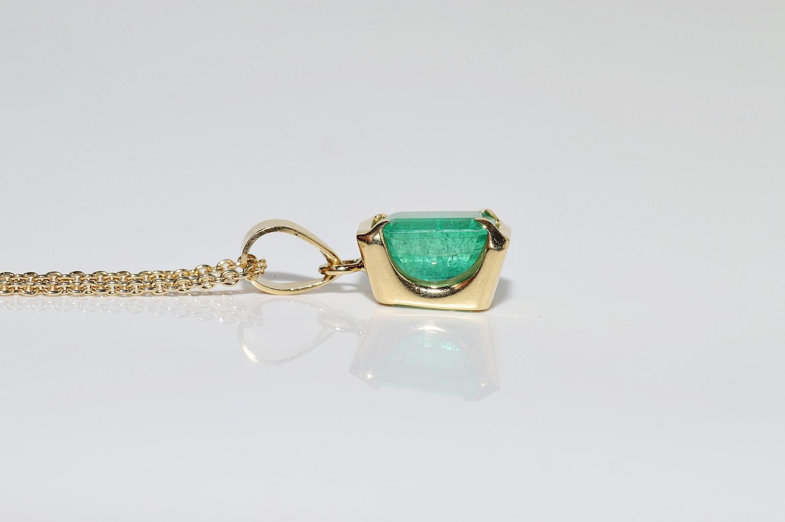 Vintage Circa 1980s 18k Gold Natural Emerald Solitaire Pendant Necklace For Sale 3