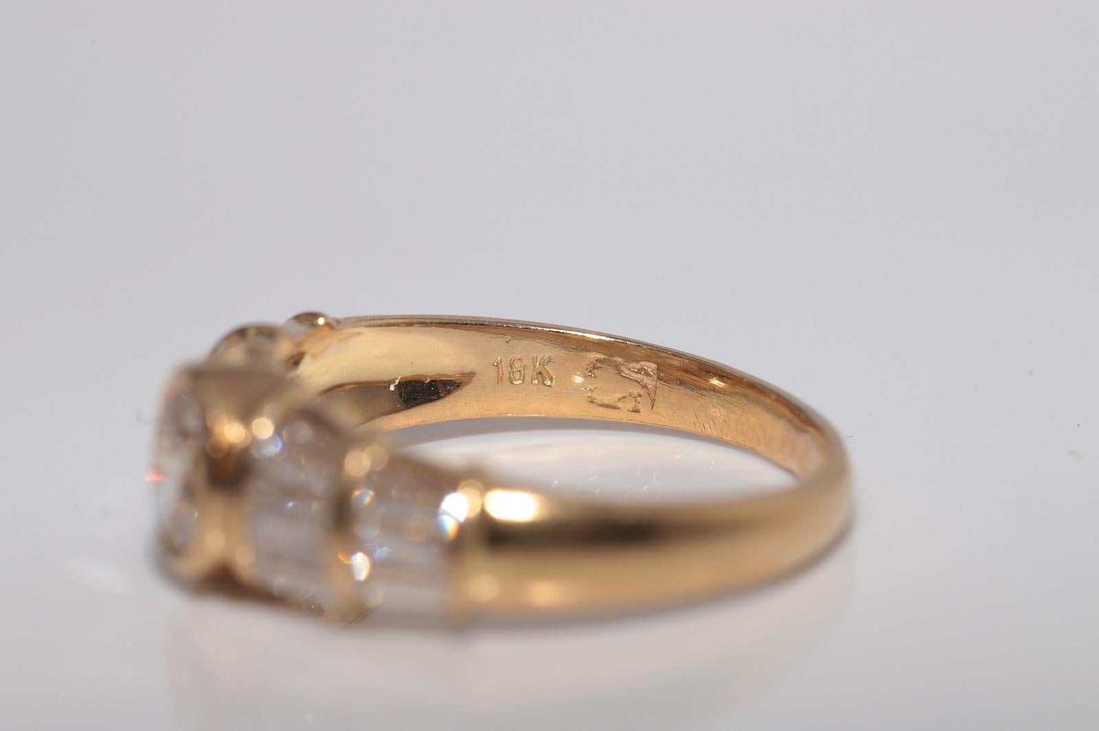 Anello con diamante naturale taglio ovale e taglio baguette in oro 18 carati, vintage, anni '80 circa in vendita 4