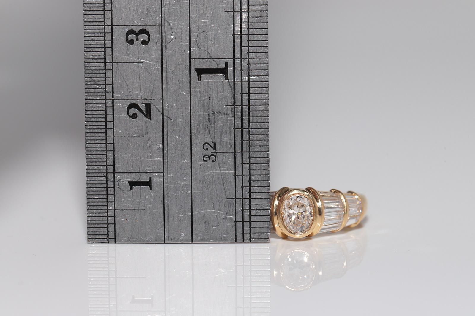 Anello con diamante naturale taglio ovale e taglio baguette in oro 18 carati, vintage, anni '80 circa in vendita 5