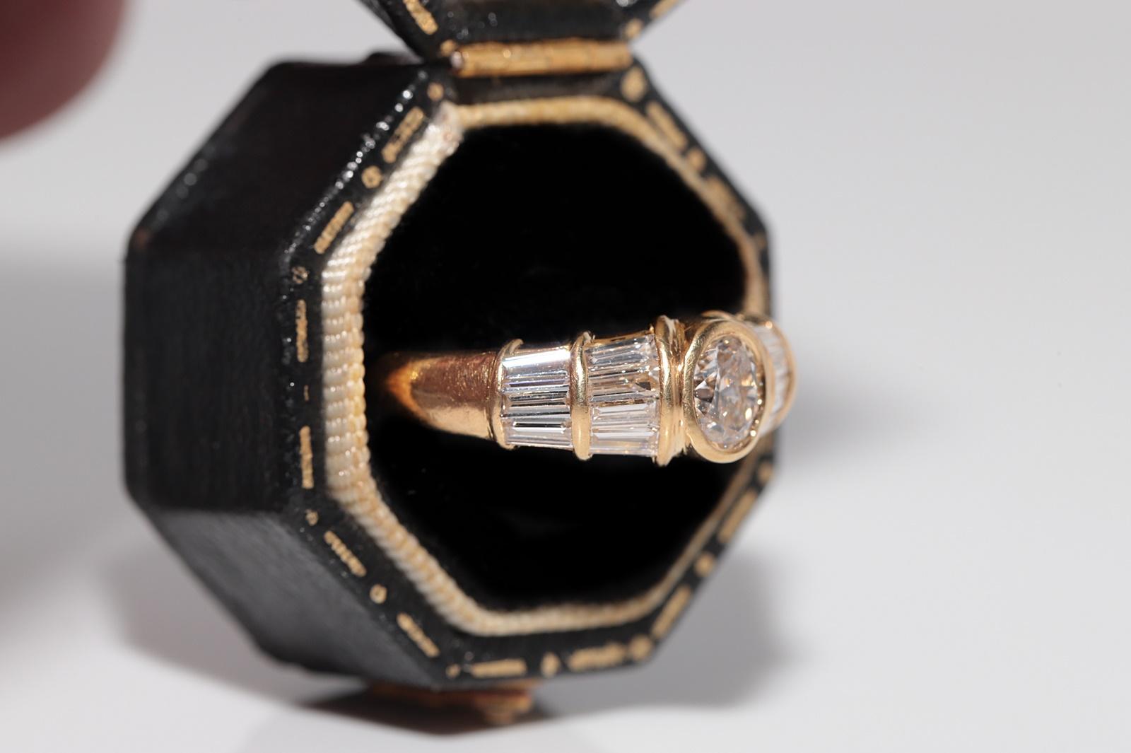 Artigiano Anello con diamante naturale taglio ovale e taglio baguette in oro 18 carati, vintage, anni '80 circa in vendita
