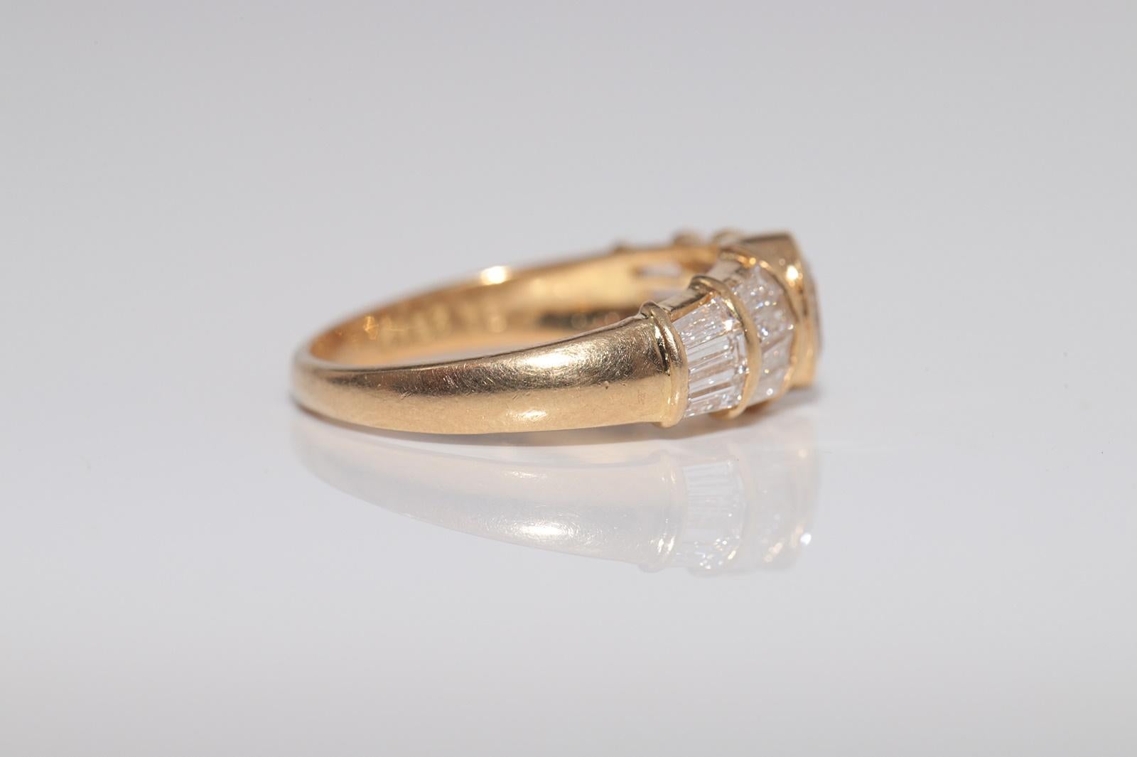 Donna Anello con diamante naturale taglio ovale e taglio baguette in oro 18 carati, vintage, anni '80 circa in vendita