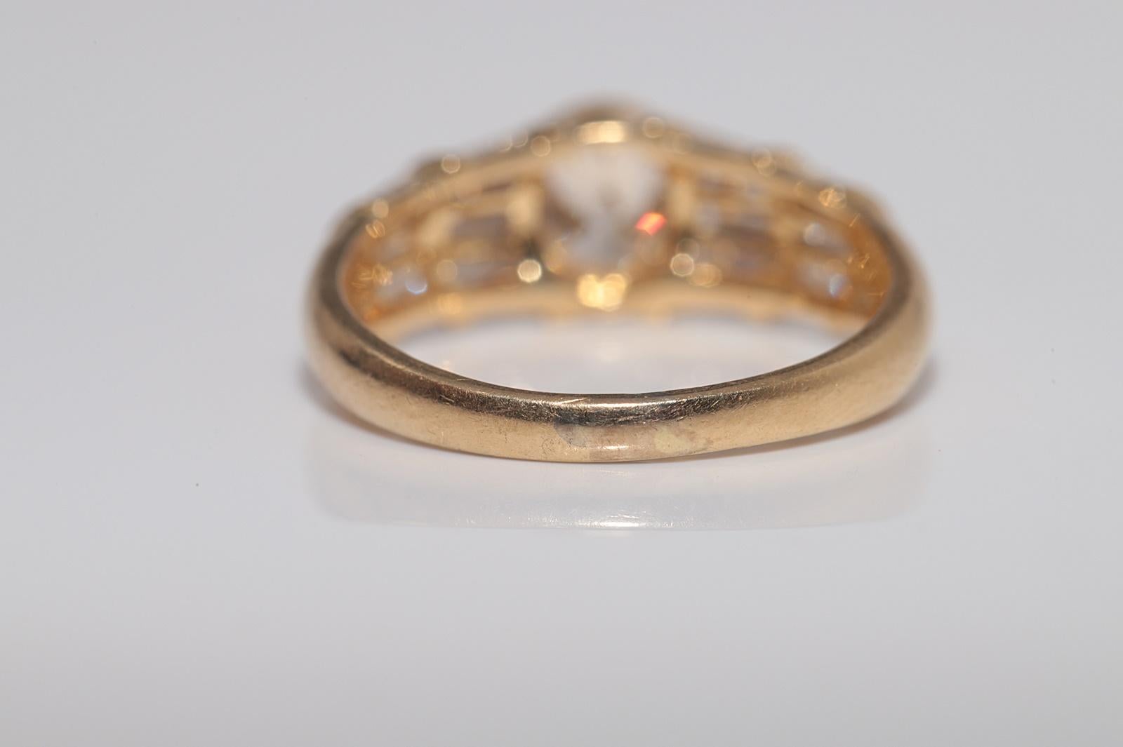 Anello con diamante naturale taglio ovale e taglio baguette in oro 18 carati, vintage, anni '80 circa in vendita 2