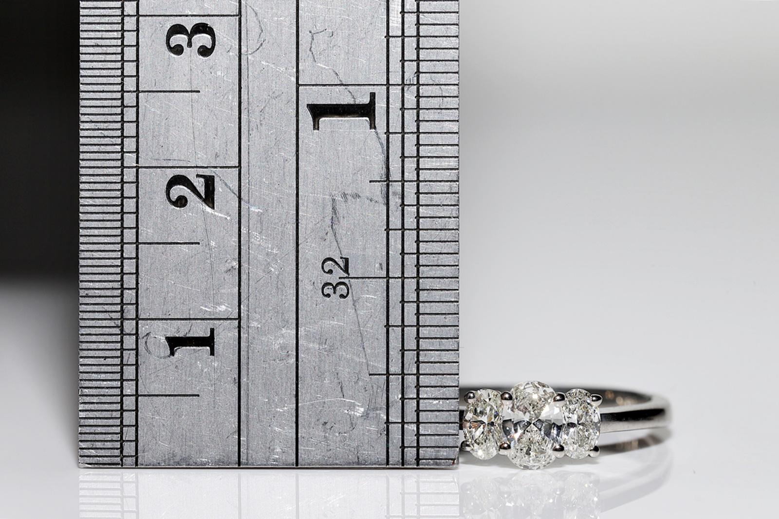Vintage Circa 1980er Jahre 18k Gold Natürlicher Ovalschliff Diamant Dekorierter Ring im Angebot 1