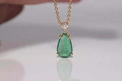 Vintage Circa 1980s 18k Gold Natural Pear Cut Emerald And Diamond Necklace