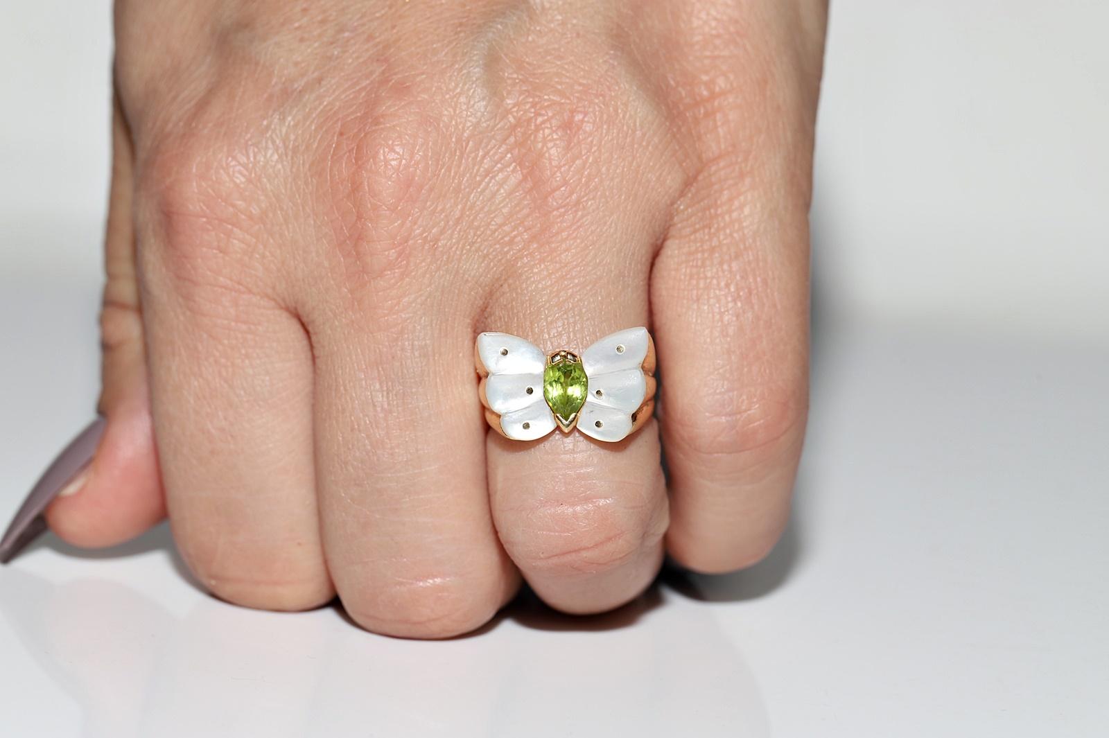 Retro Vintage Circa 1980s 18k Gold Natural Peridot And Pearl Butterfly Style Ring  For Sale