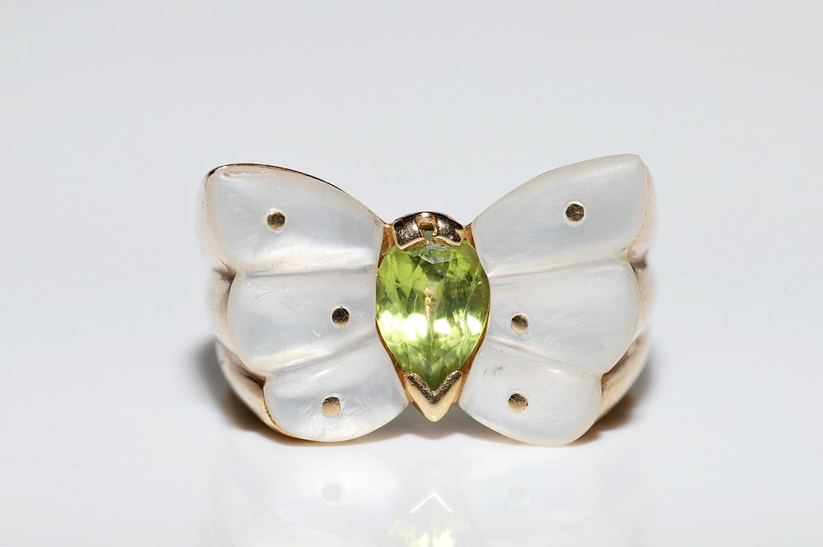 Vintage Circa 1980s 18k Gold Natural Peridot And Pearl Butterfly Style Ring  In Good Condition For Sale In Fatih/İstanbul, 34