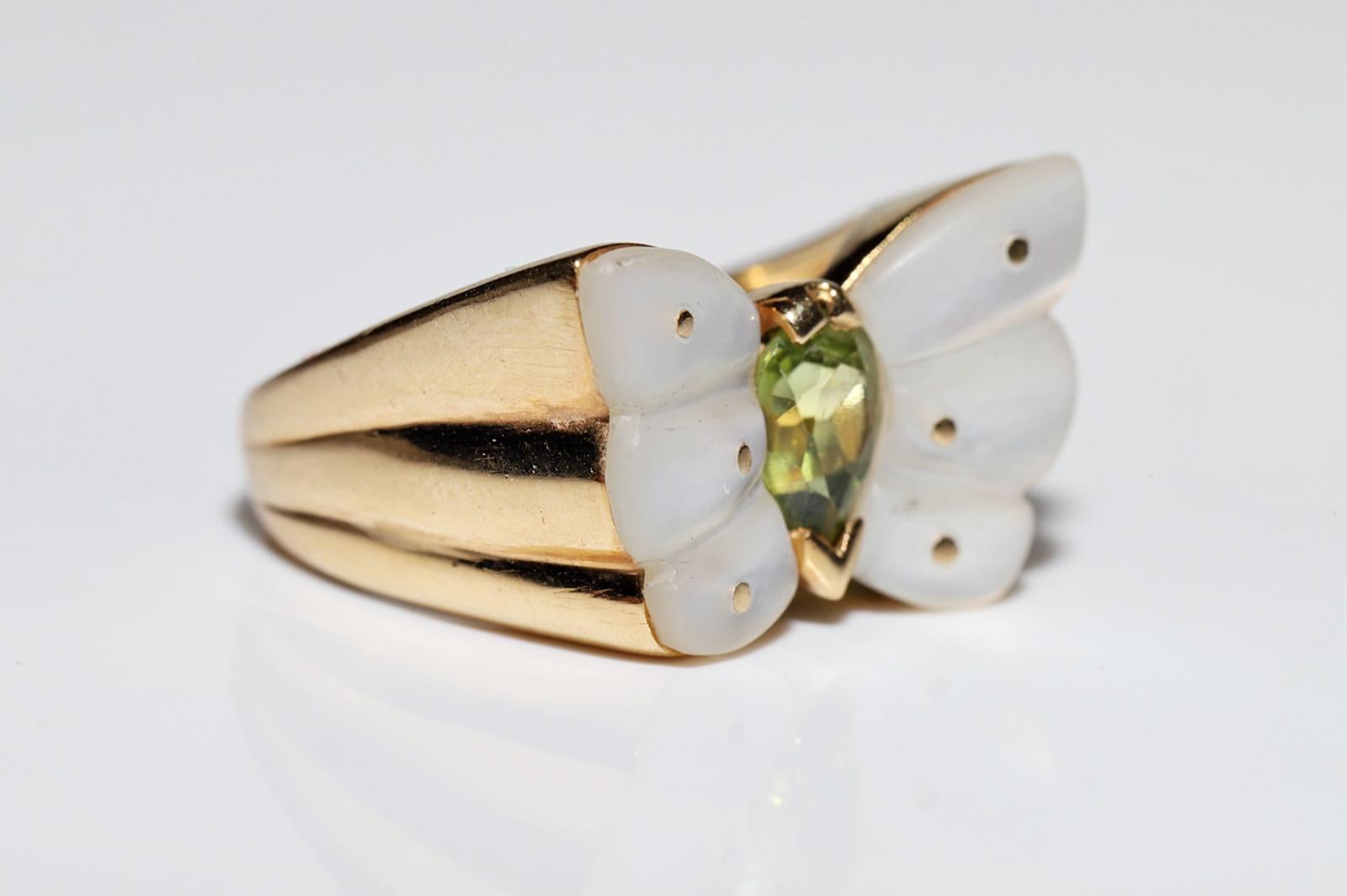 Women's Vintage Circa 1980s 18k Gold Natural Peridot And Pearl Butterfly Style Ring  For Sale
