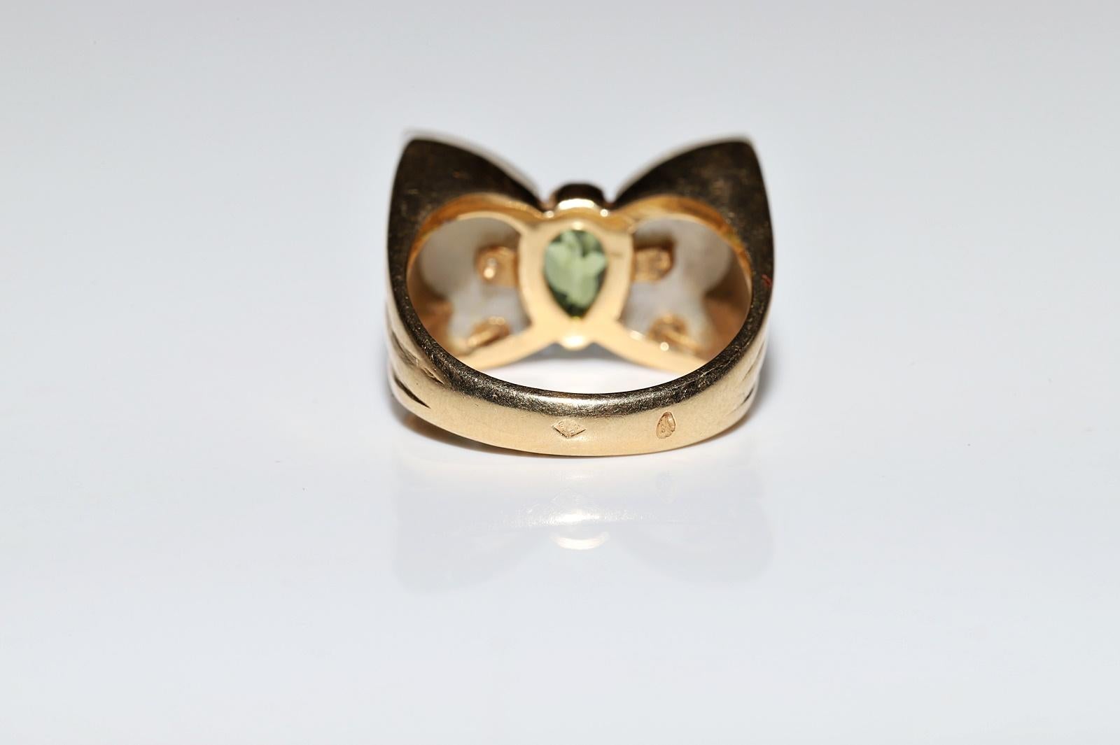 Vintage Circa 1980s 18k Gold Natural Peridot And Pearl Butterfly Style Ring  For Sale 3