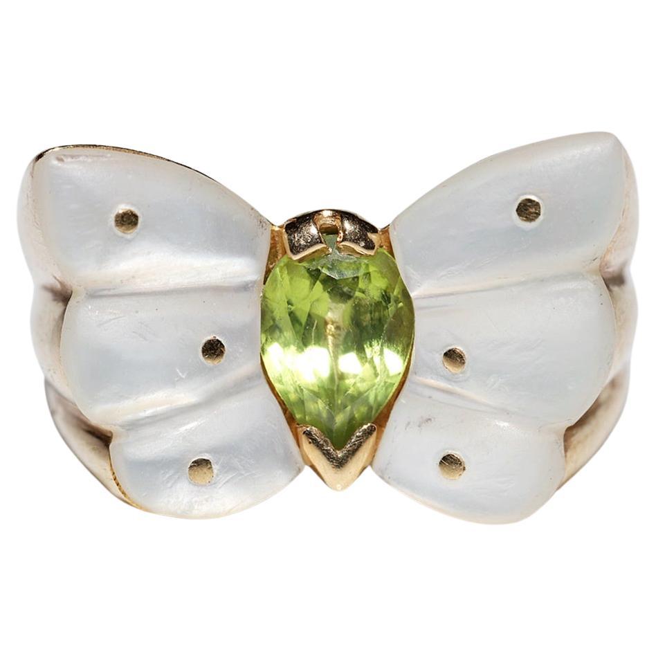 Vintage Circa 1980s 18k Gold Natural Peridot And Pearl Butterfly Style Ring  For Sale