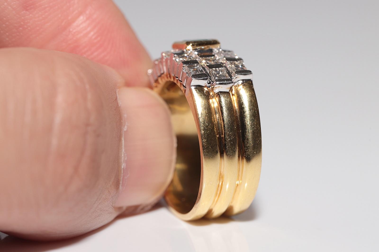 Vintage Circa 1980s 18k Gold Natural Princess Cut Diamond And Emerald Ring For Sale 5