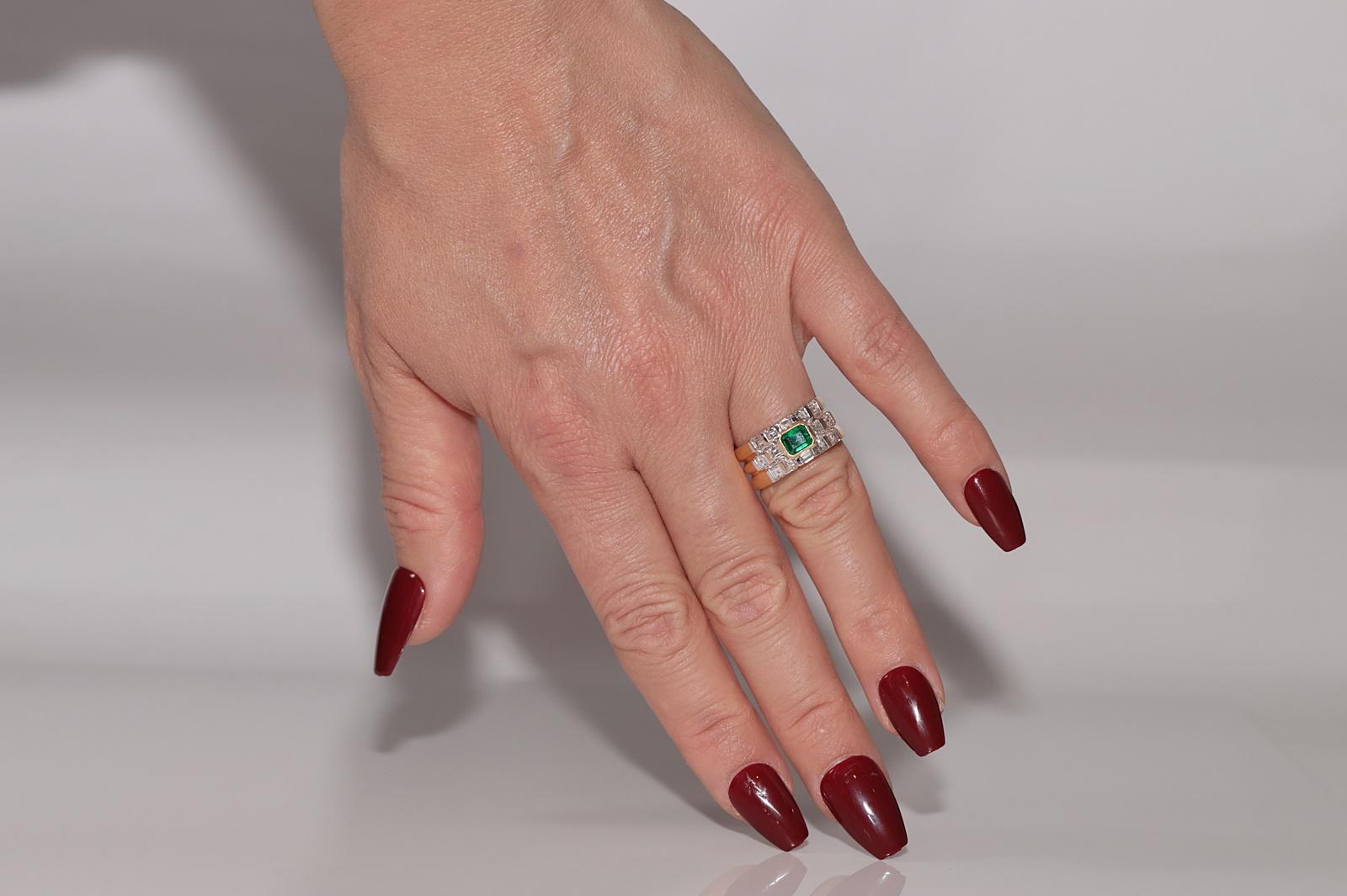 Vintage Circa 1980s 18k Gold Natural Princess Cut Diamond And Emerald Ring For Sale 6