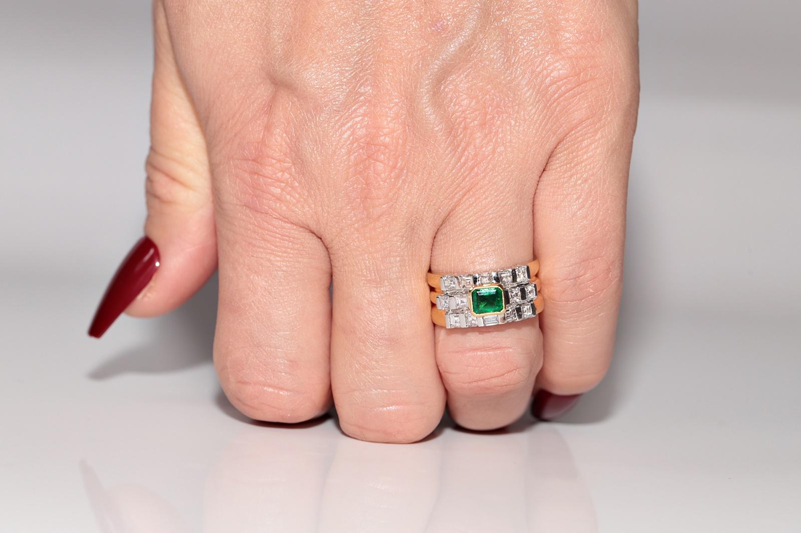 Vintage Circa 1980s 18k Gold Natural Princess Cut Diamond And Emerald Ring For Sale 7