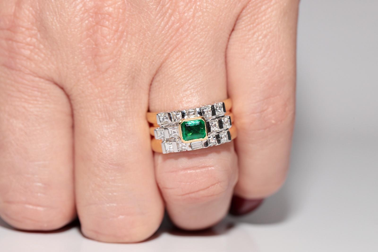 Vintage Circa 1980s 18k Gold Natural Princess Cut Diamond And Emerald Ring For Sale 8