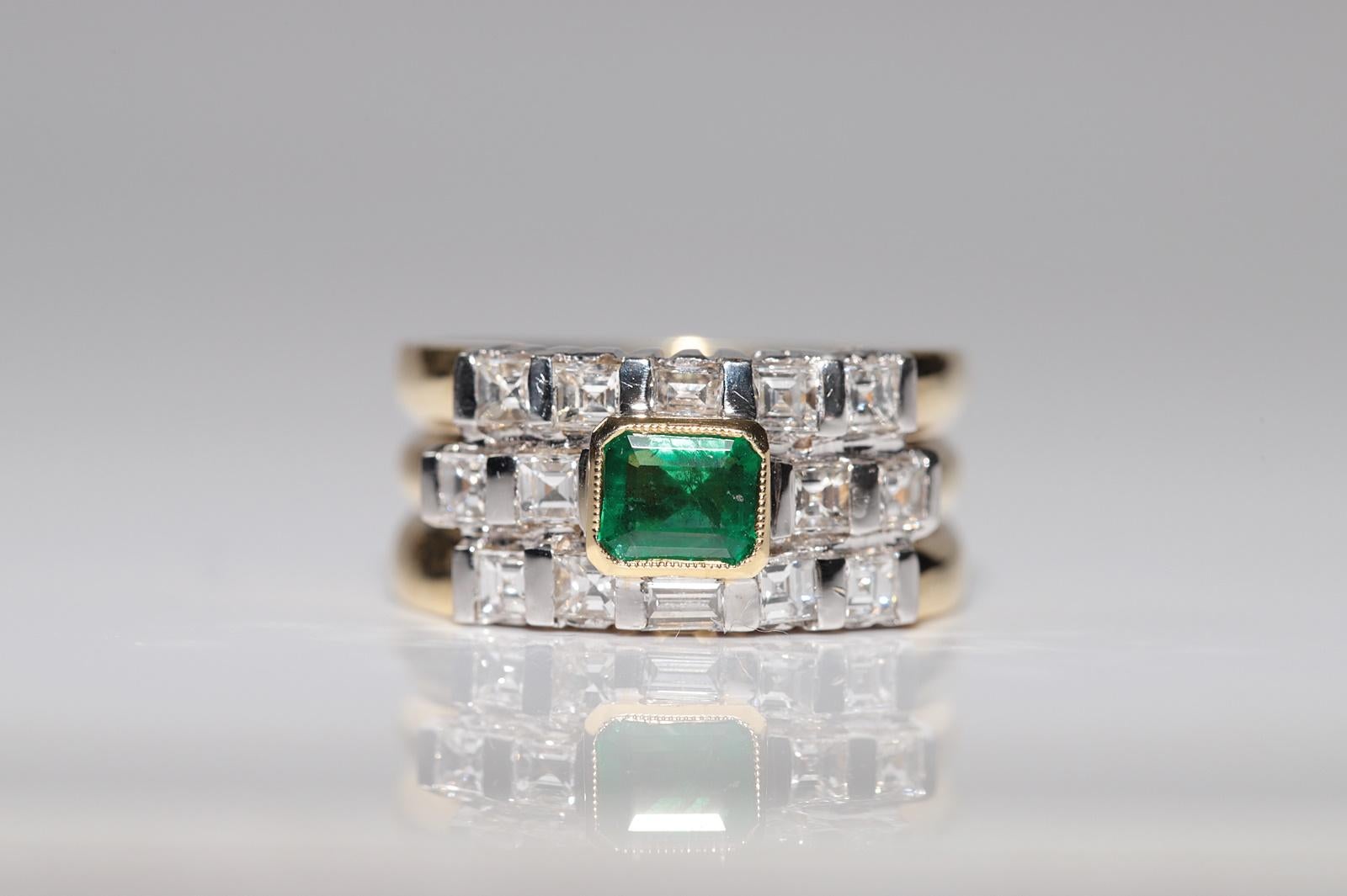 Vintage Circa 1980s 18k Gold Natural Princess Cut Diamond And Emerald Ring For Sale 10