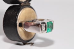 Vintage Circa 1980s 18k Gold Natural Princess Cut Diamond And Emerald Ring