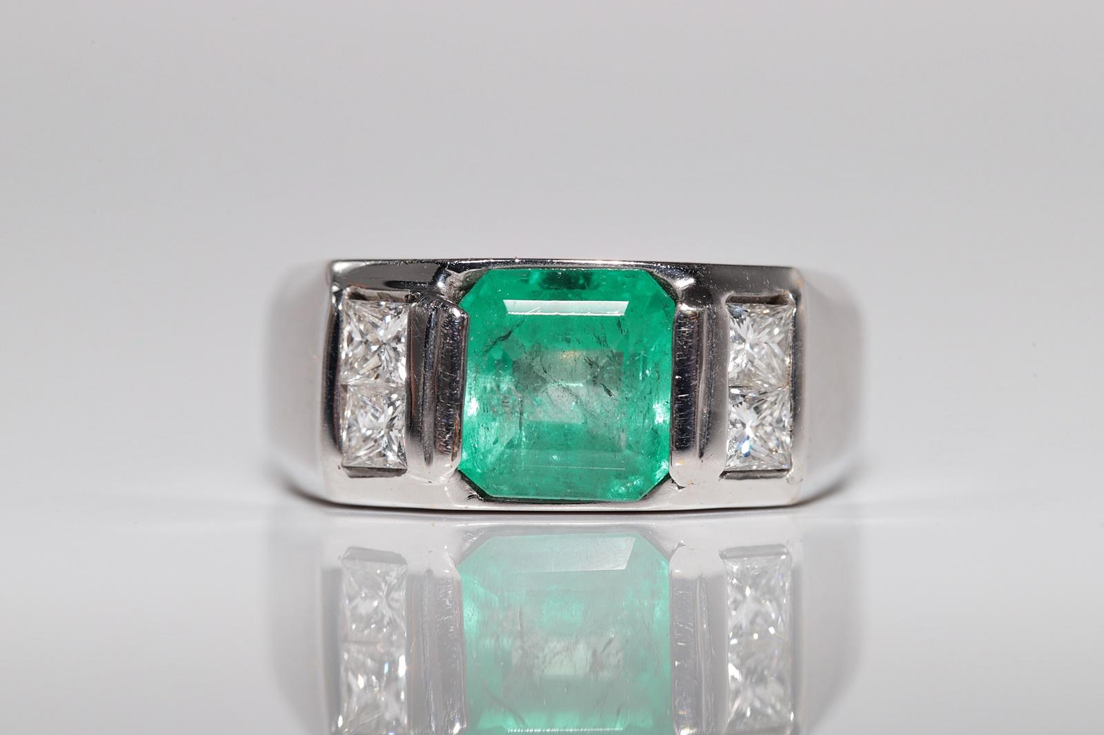 Artisan Vintage Circa 1980s 18k Gold Natural Princess Cut Diamond And Emerald Ring For Sale