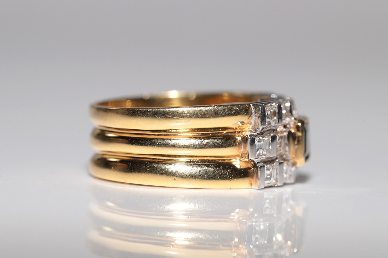 Vintage Circa 1980s 18k Gold Natural Princess Cut Diamond And Emerald Ring In Good Condition For Sale In Fatih/İstanbul, 34