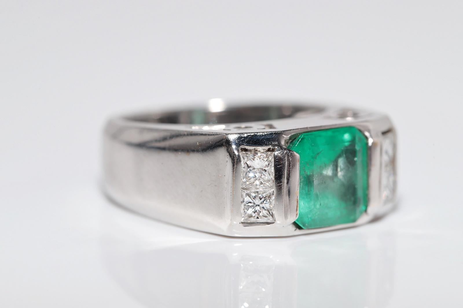 Vintage Circa 1980s 18k Gold Natural Princess Cut Diamond And Emerald Ring In Good Condition For Sale In Fatih/İstanbul, 34
