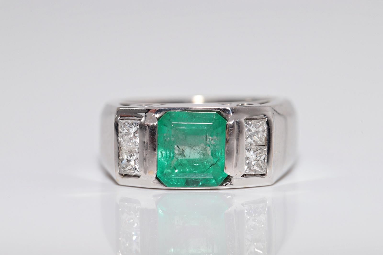 Vintage Circa 1980s 18k Gold Natural Princess Cut Diamond And Emerald Ring For Sale 1