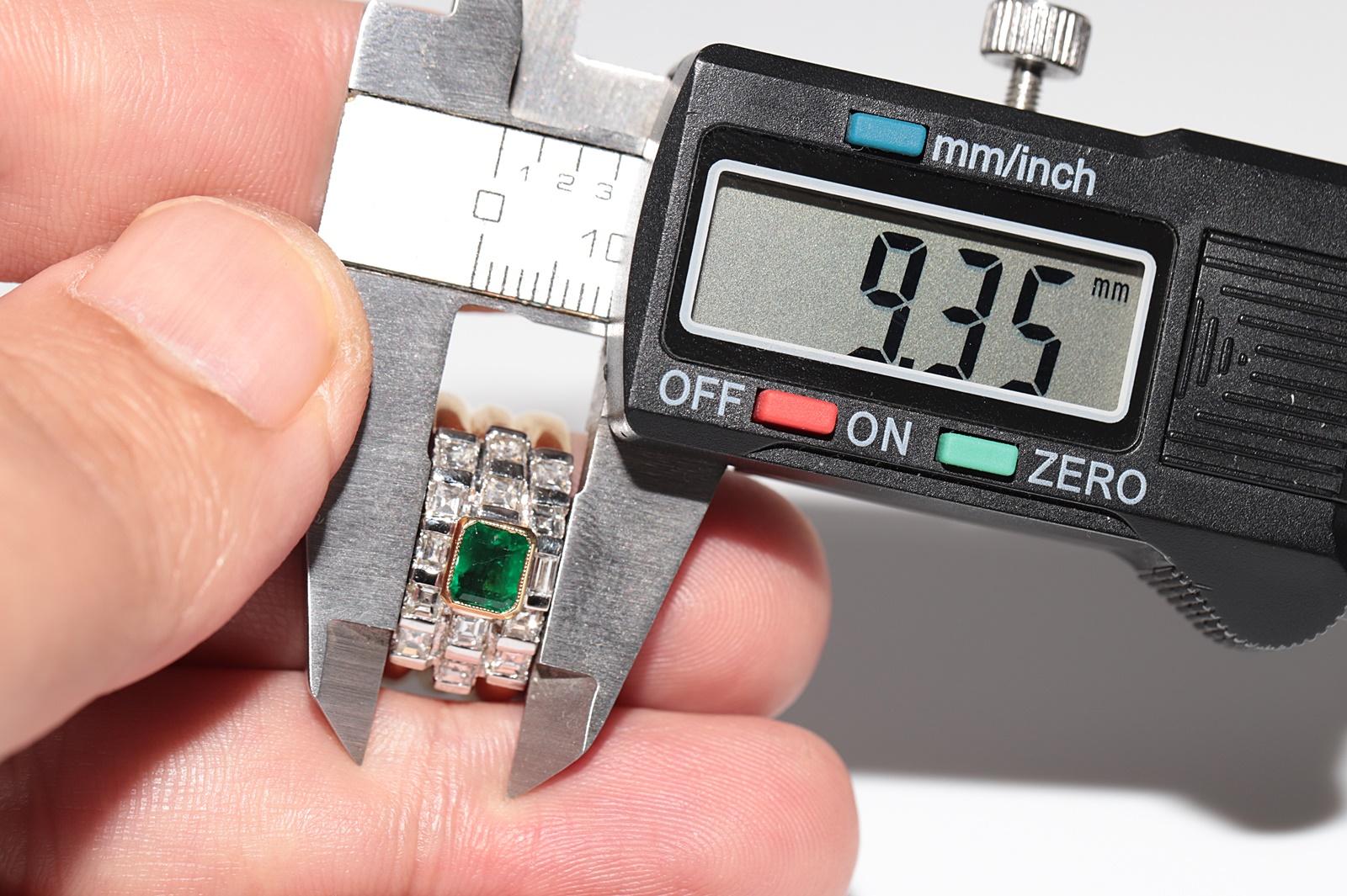 Vintage CIRCA 1980s 18k Gold Natürliche Prinzessinnenschliff Diamant und Smaragd Ring Damen im Angebot