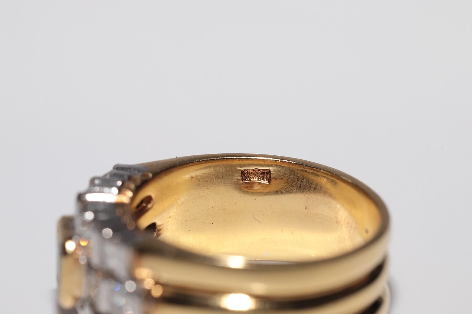 Vintage CIRCA 1980s 18k Gold Natürliche Prinzessinnenschliff Diamant und Smaragd Ring im Angebot 2