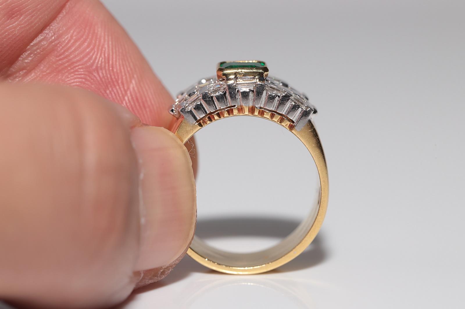 Vintage Circa 1980s 18k Gold Natural Princess Cut Diamond And Emerald Ring For Sale 4