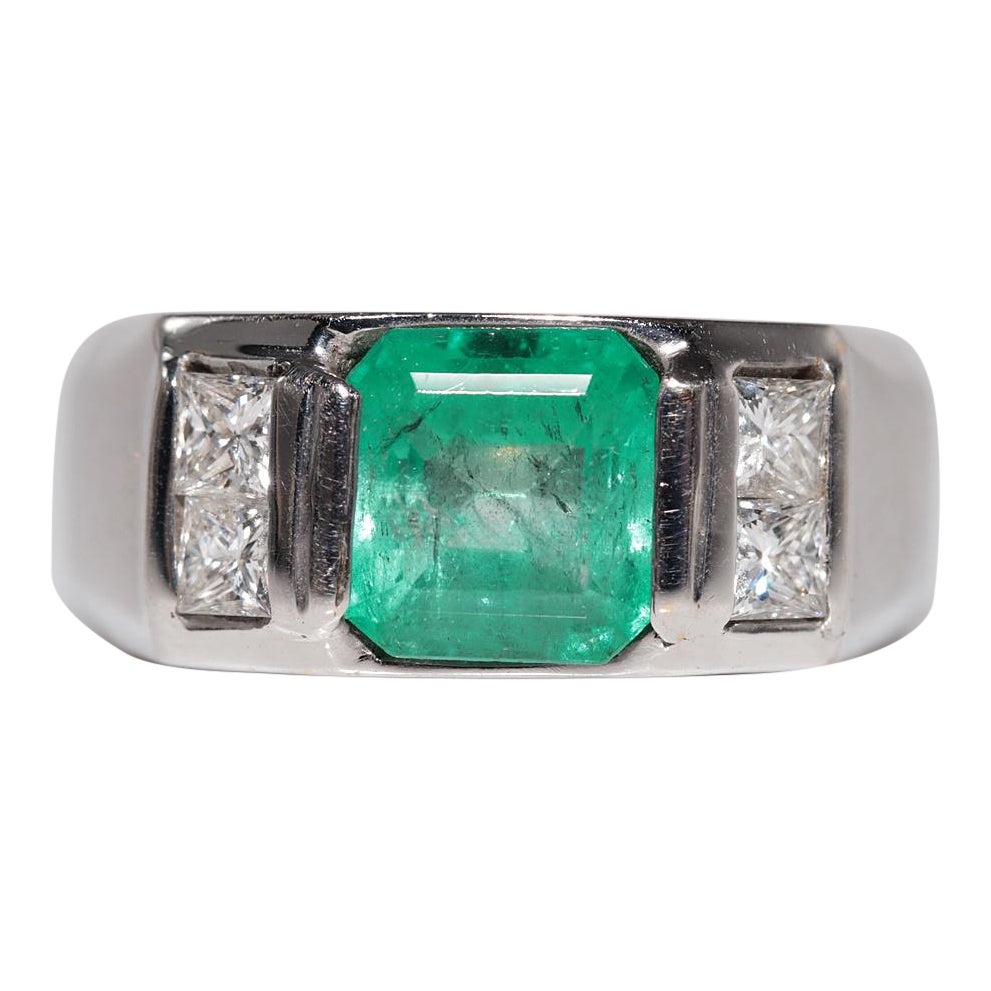 Vintage CIRCA 1980s 18k Gold Natürliche Prinzessinnenschliff Diamant und Smaragd Ring