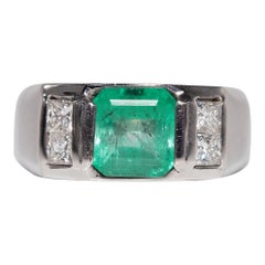 Vintage Circa 1980s 18k Gold Natural Princess Cut Diamond And Emerald Ring