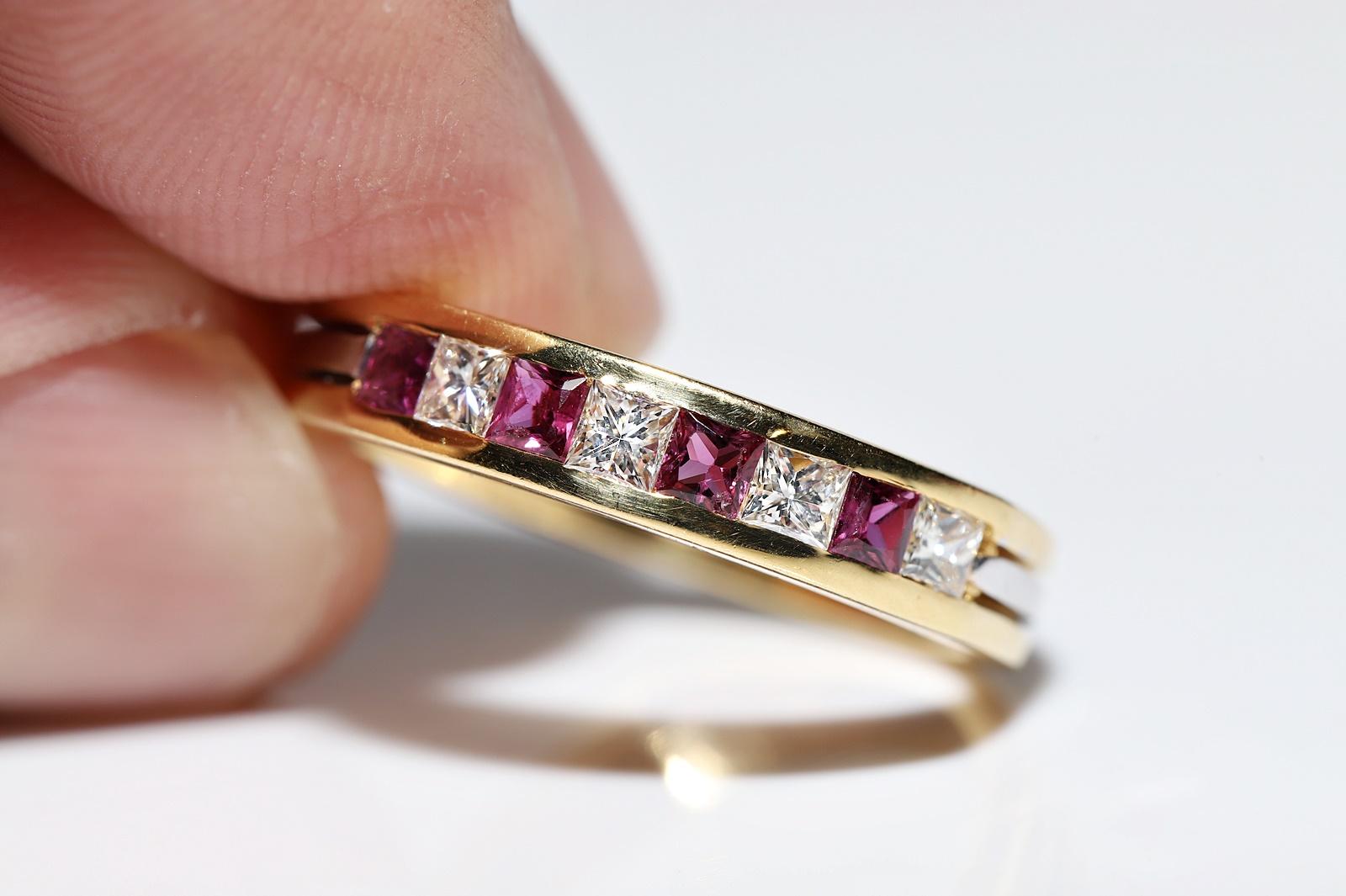 Vintage Circa 1980s 18k Gold Natural Princess Cut Diamond And Ruby  Ring For Sale 9
