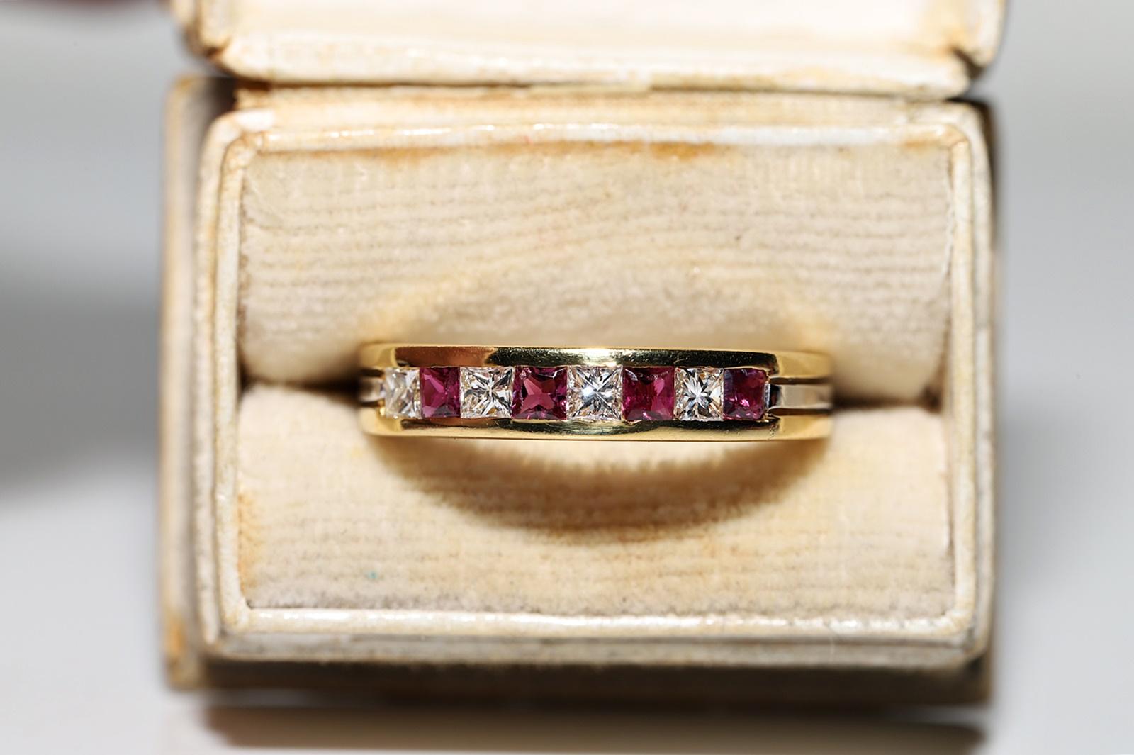 Women's Vintage Circa 1980s 18k Gold Natural Princess Cut Diamond And Ruby  Ring For Sale