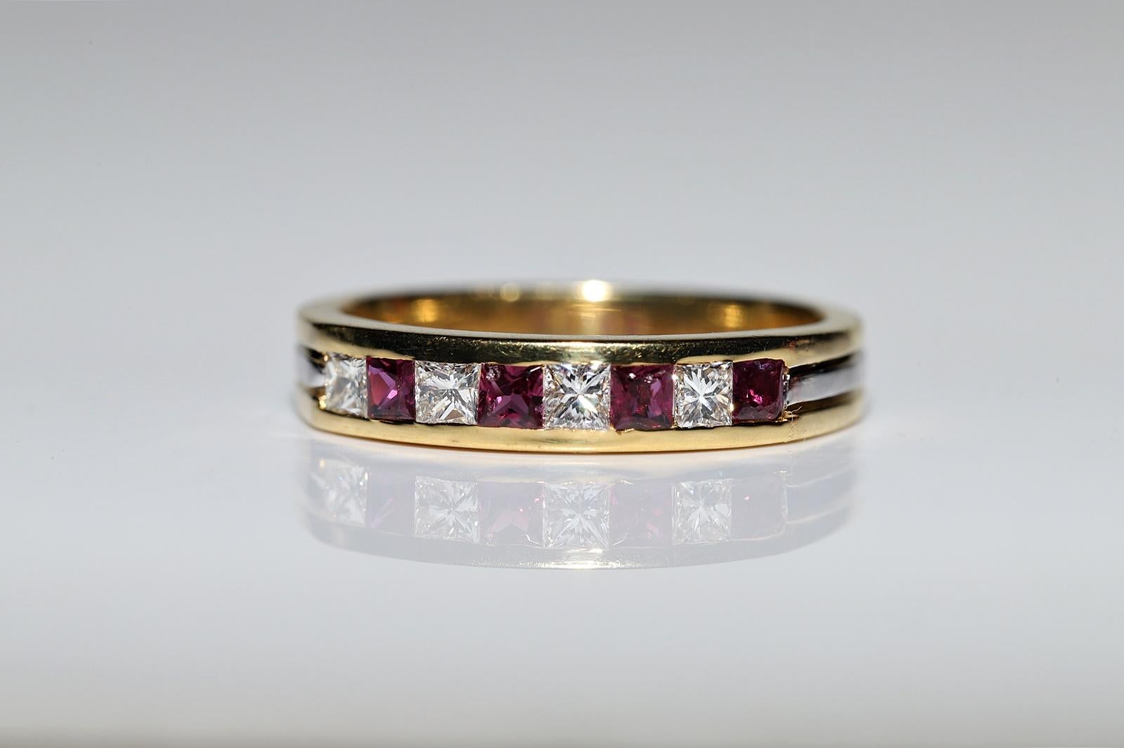 Vintage Circa 1980s 18k Gold Natural Princess Cut Diamond And Ruby  Ring For Sale 2