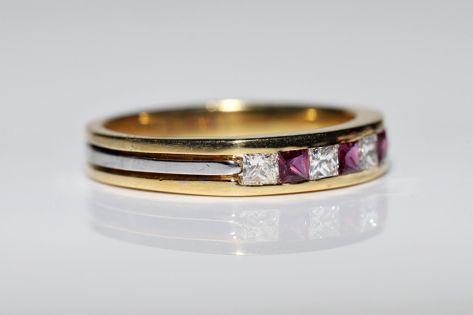 Vintage Circa 1980s 18k Gold Natural Princess Cut Diamond And Ruby  Ring For Sale 3