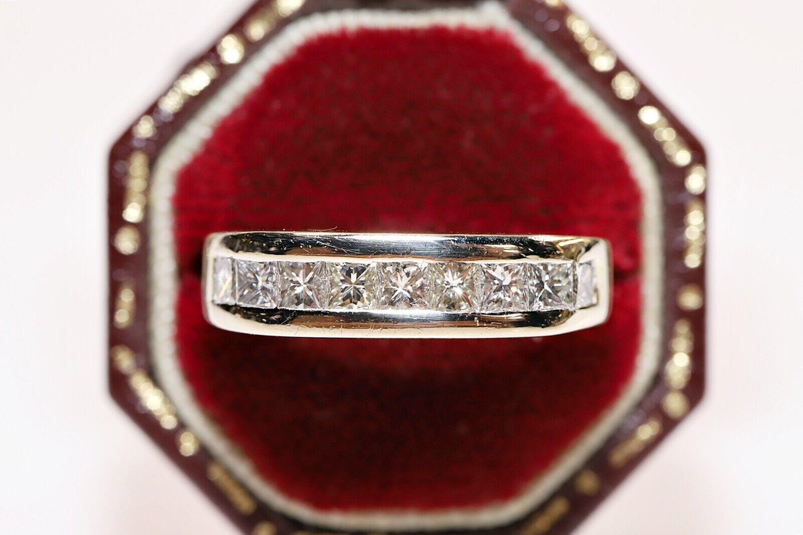 Vintage Circa 1980s 18k Gold Natural Princess Cut Diamond Band Ring  For Sale 5