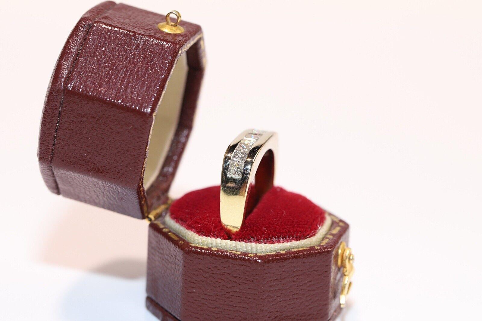 Vintage Circa 1980s 18k Gold Natural Princess Cut Diamond Band Ring  For Sale 6