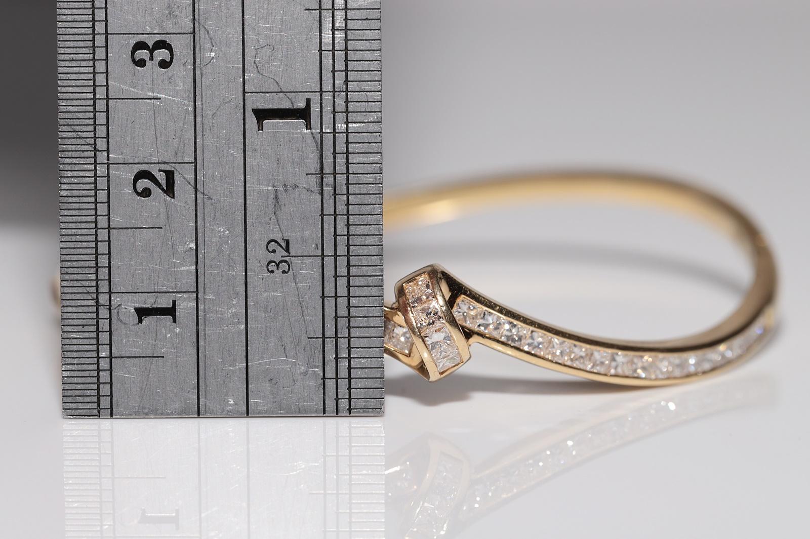 Rétro Vintage Circa 1980 Gold 18k Natural Princess Cut Diamond Bangle Bracelet en vente