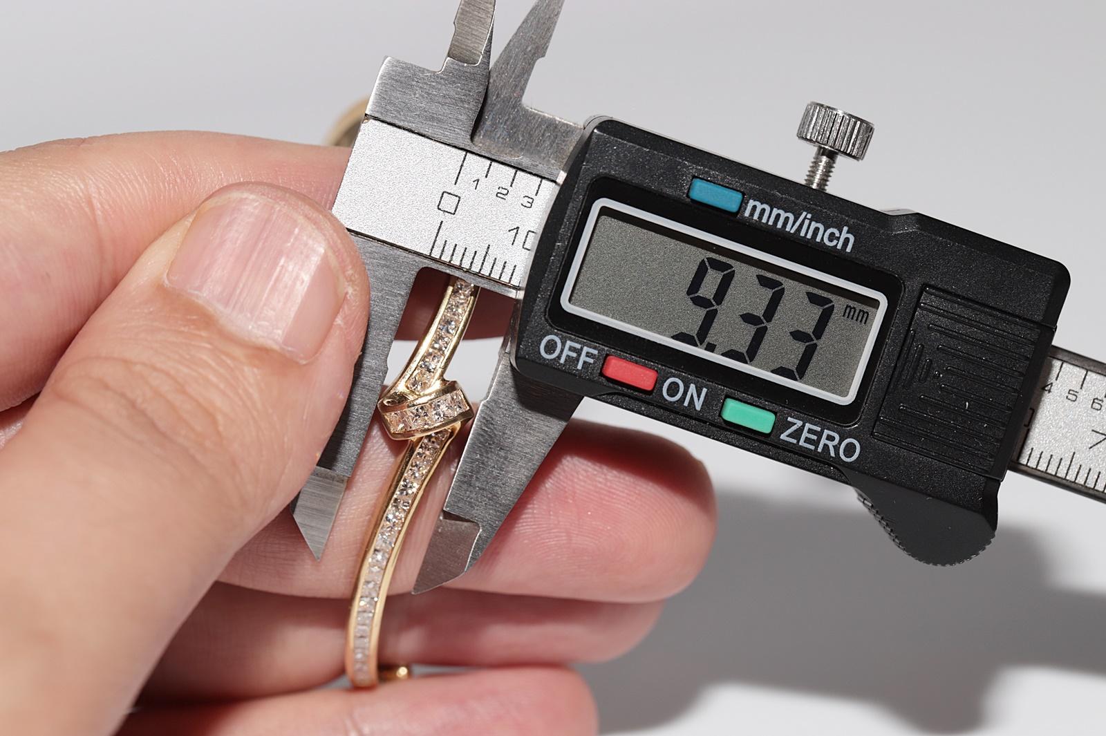 Armreif Vintage Circa 1980er Jahre 18k Gold natürlicher Diamant im Prinzessinnenschliff (Carréschliff) im Angebot