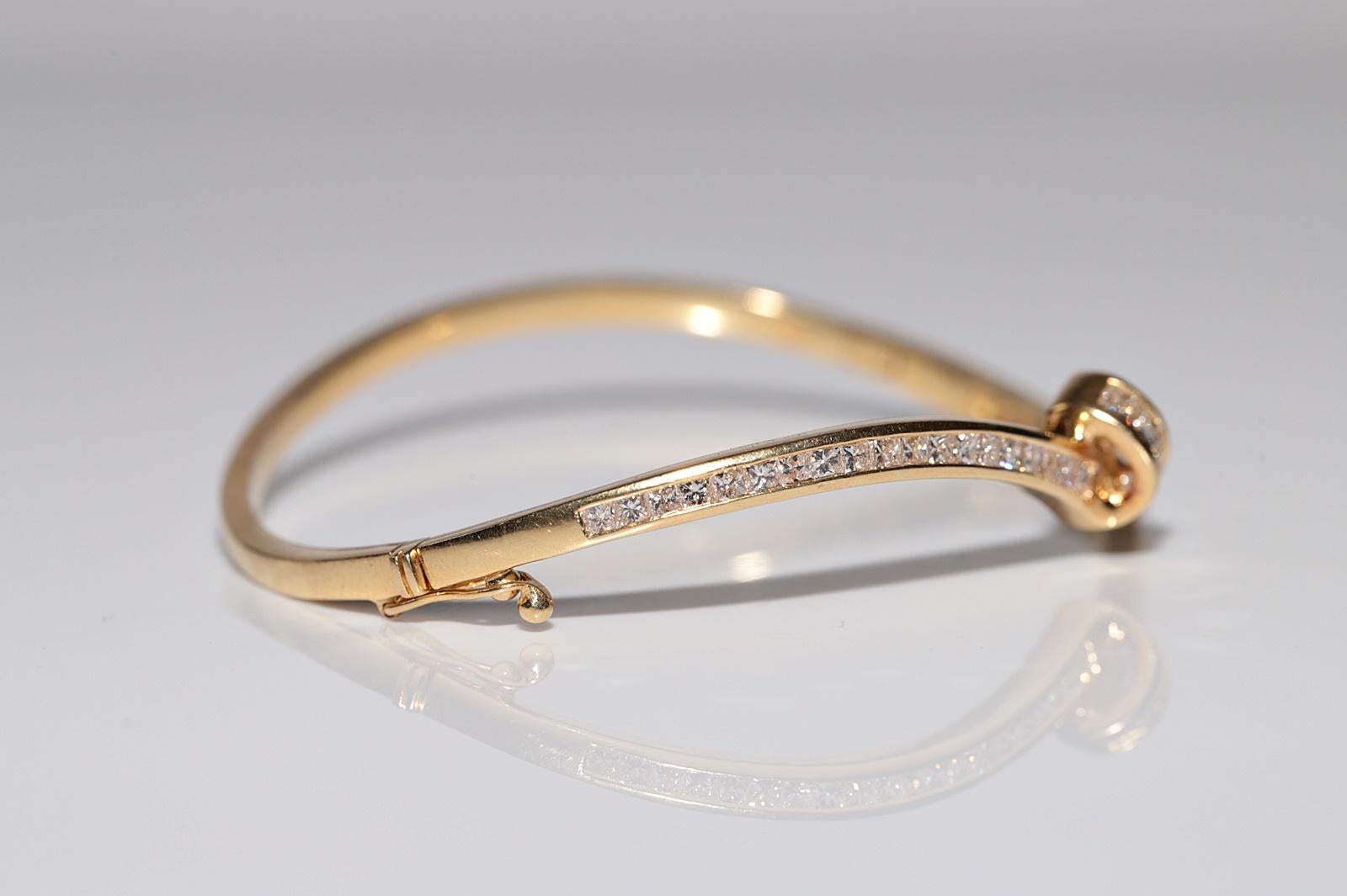 Vintage Circa 1980 Gold 18k Natural Princess Cut Diamond Bangle Bracelet Bon état - En vente à Fatih/İstanbul, 34