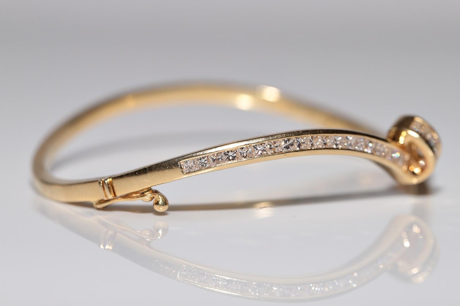 Vintage Circa 1980 Gold 18k Natural Princess Cut Diamond Bangle Bracelet Pour femmes en vente