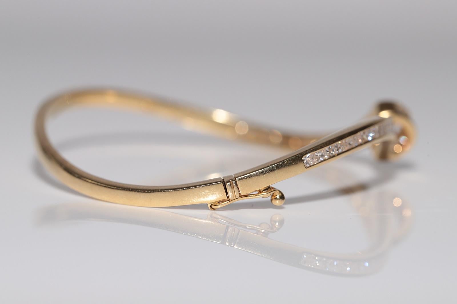 Vintage Circa 1980 Gold 18k Natural Princess Cut Diamond Bangle Bracelet en vente 1