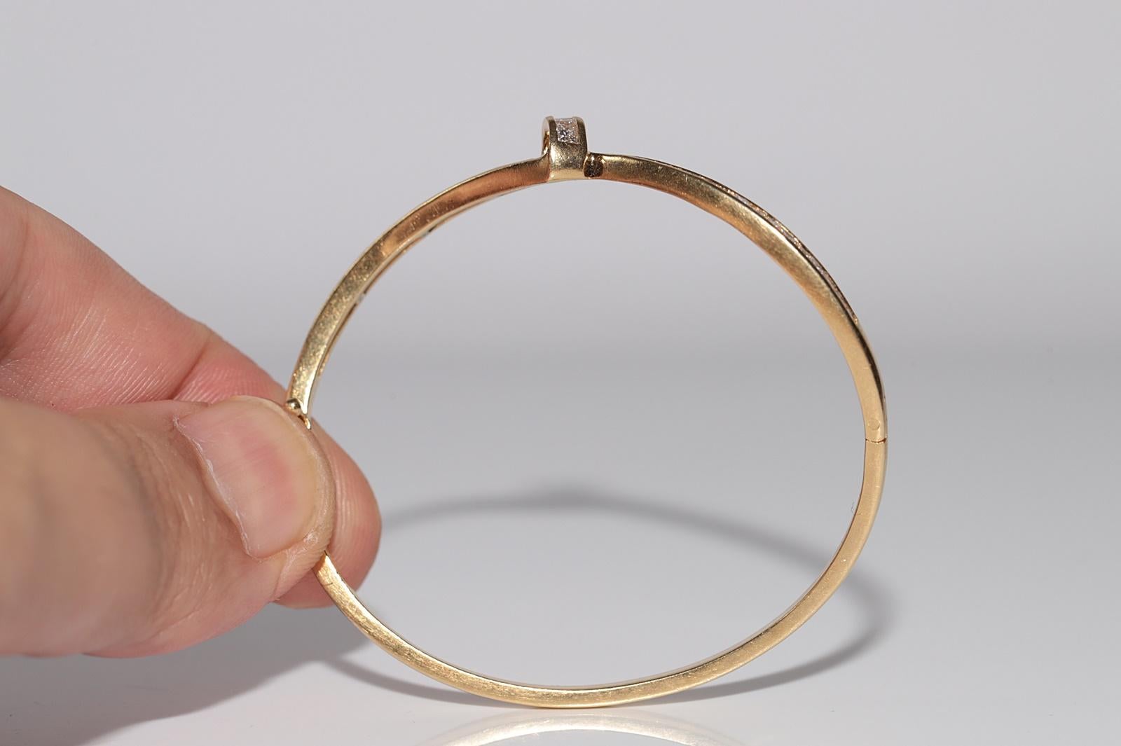 Vintage Circa 1980 Gold 18k Natural Princess Cut Diamond Bangle Bracelet en vente 2